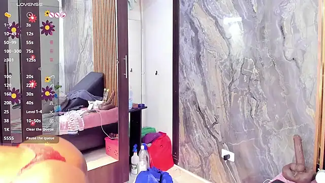 LauraSaenz01 élő XXX-chatje