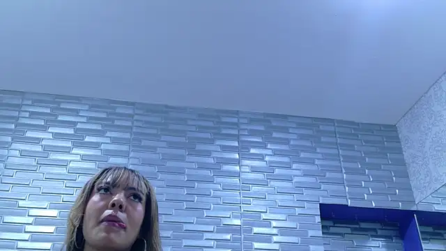 Chat XXX ao vivo de SeraphynLuxora