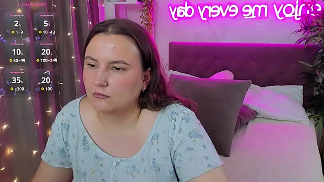 FeralPeach's Live XXX Chat