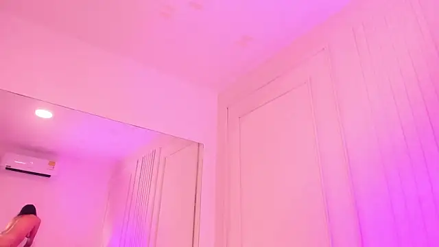 Lia-Monroe Live XXX-chat