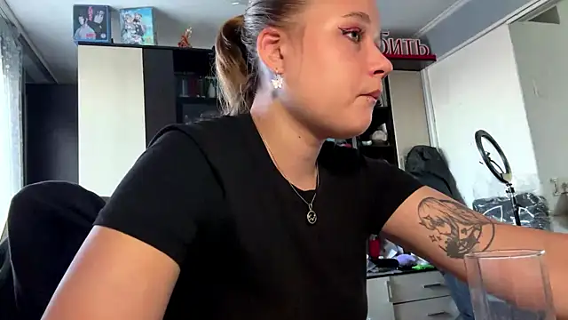 Živý XXX chat HildeConery