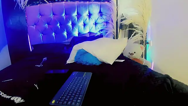 Chat +18 de cami_valkyrie ao vivo