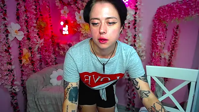 Adelin_R's Live XXX Chat