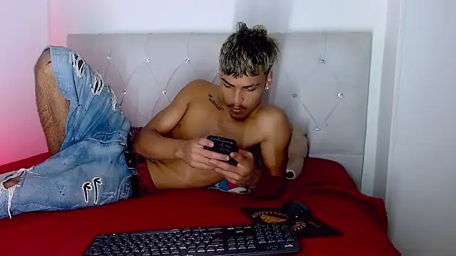 Angel_foxc13 élő XXX-chatje