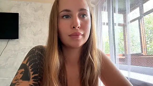 XXX chat uživo modela Micky_blush