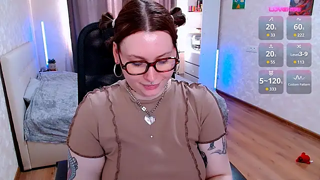 ur_geekgirl Adlı Modelin Canlı XXX Sohbeti