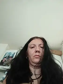 Show modela kotkite na web-kameri
