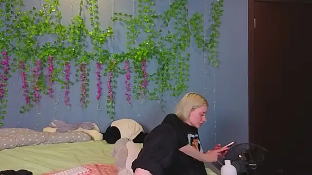 Lillie_Berry Adlı Modelin Canlı XXX Sohbeti