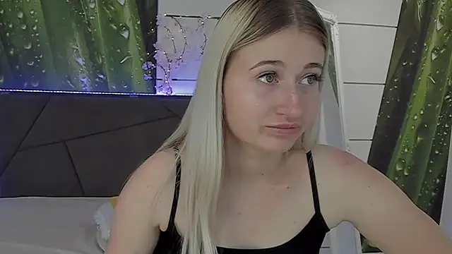 Chatroom XXX en direct de HollyTailors