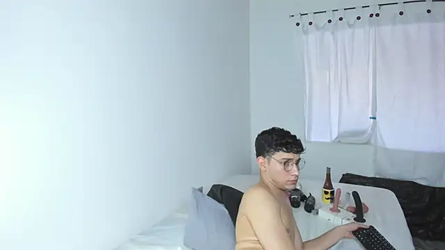 Benjamin_Buster Chat XXX in diretta