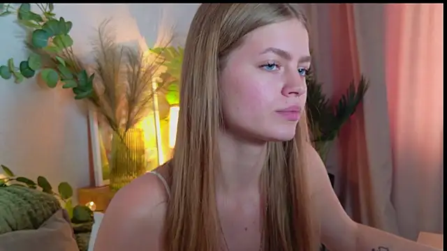 EmillyStarr Adlı Modelin Canlı XXX Sohbeti