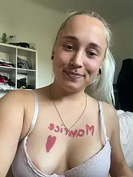 stelli_99's Live XXX Chat