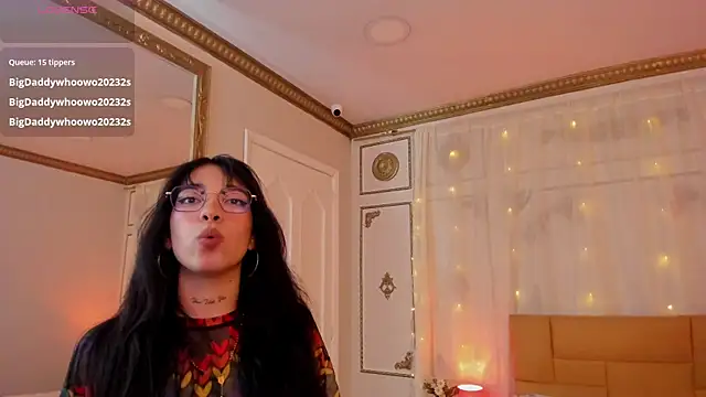 EmaLittle's Live XXX Chat