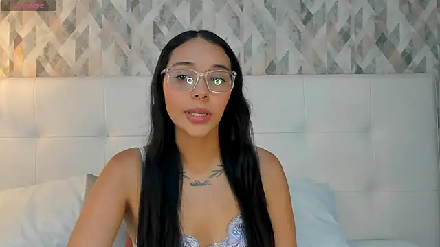 Roseaurora live XXX chat