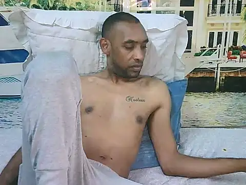 IndianMagicMike élő XXX-chatje