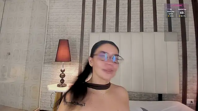 Hannah_Cross Adlı Modelin Canlı XXX Sohbeti