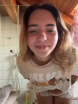 Naomi-Klein's Live XXX Chat