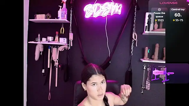 Онлайн чат XXX MissVicky_SlaveLiah_BDSM