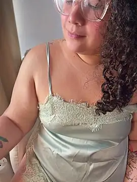CurlyMilf_Vannexxxa XXX чат на живо
