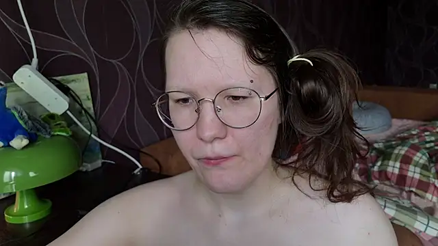 hairyMira Chat XXX in diretta