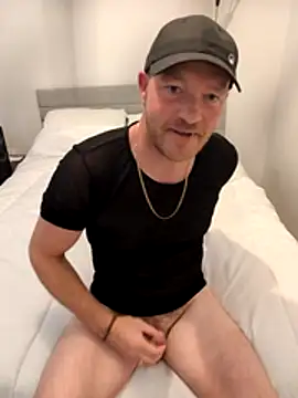 Straight_GuyUK Chat XXX in diretta