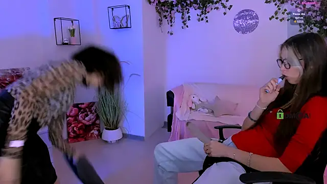 mia_mooon_ Adlı Modelin Canlı XXX Sohbeti