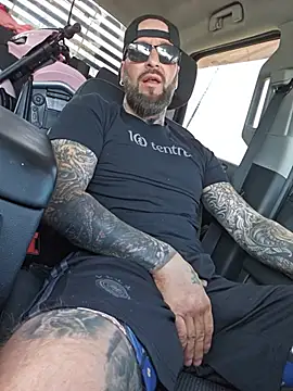 Beardedtattood's Live XXX Chat