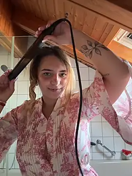 แชท XXX สดของ Naomi-Klein
