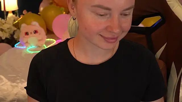 MiaRedFox Chat XXX live