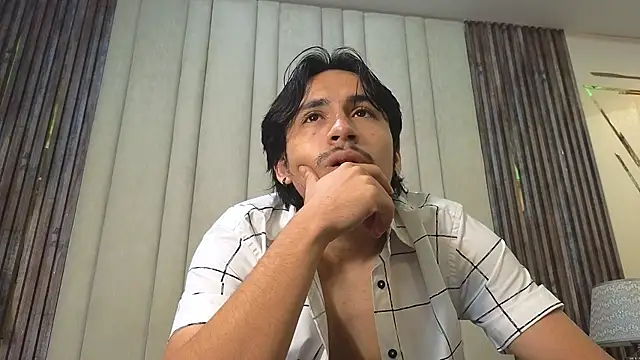 LatinShortt's Live XXX Chat