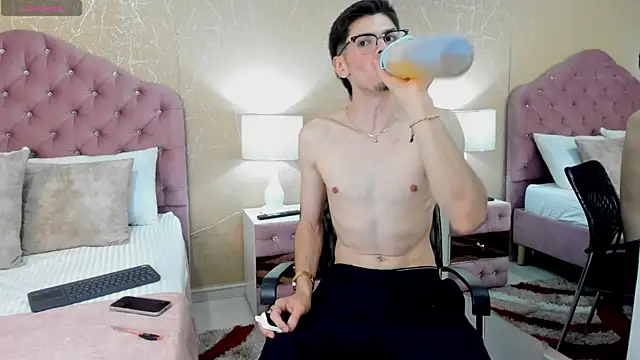 MaxFoox Live XXX Chat
