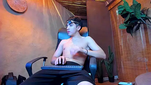 AxelStong Live XXX Chat
