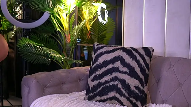 BlancheLuxe Adlı Modelin Canlı XXX Sohbeti