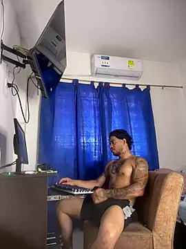 Kenny_romano Adlı Modelin Canlı XXX Sohbeti