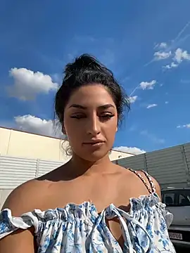Mia_spicyy élő XXX-chatje
