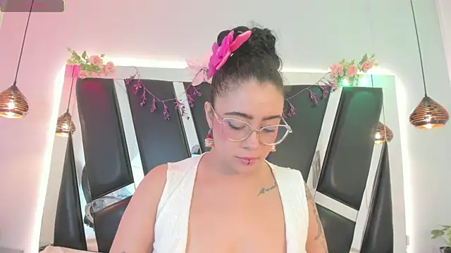 antonelllepiercee's Live XXX Chat
