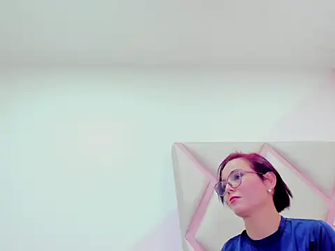 Elara_23 Live XXX-Chat