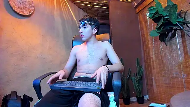 AxelStong XXX чат на живо