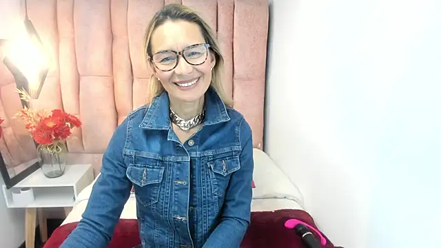 Issa_Milf__ Adlı Modelin Canlı XXX Sohbeti