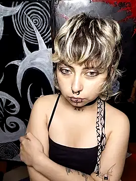 Cute_Chrixxx Adlı Modelin Canlı XXX Sohbeti