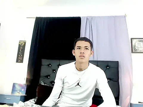 RoyStevenn Live XXX chat