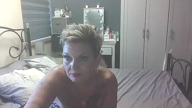 Flirty-Fun72xx Show in webcam
