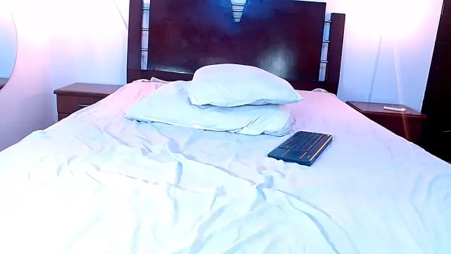 VelvetTemptation_ Adlı Modelin Canlı XXX Sohbeti