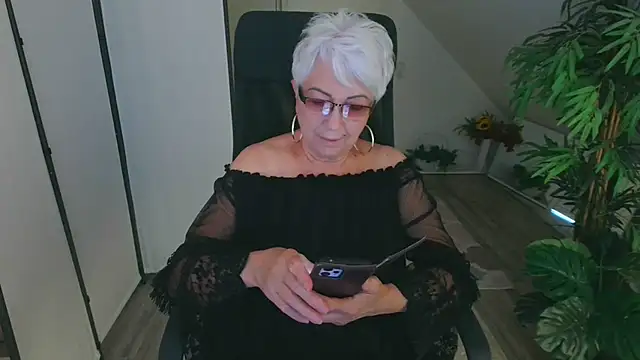 LovelyHelena: απευθείας συνομιλία ΧΧΧ