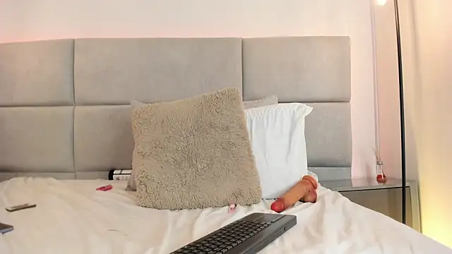 Suzzy_flowerss' Live XXX Chat