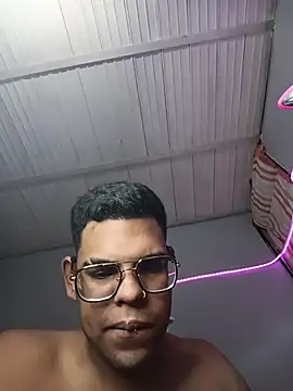 Bigtiti01 webkamerás műsora