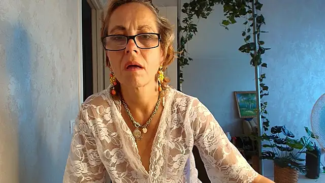 Chat +18 de LioraWeiss ao vivo