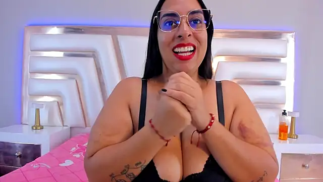 GeminisClark's Live XXX Chat