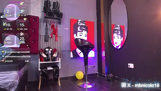 NicoleDiamondss Pertunjukan Webcam