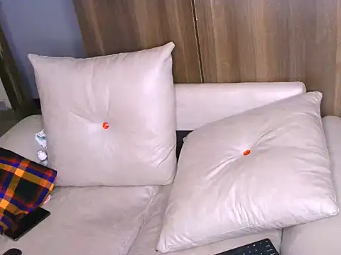 دردشة Bustycece الجنسية المباشرة